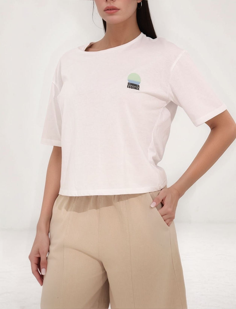 Gamine Summer Essence top – white cotton tee with crew neck, relaxed fit, styled with beige B Trouser